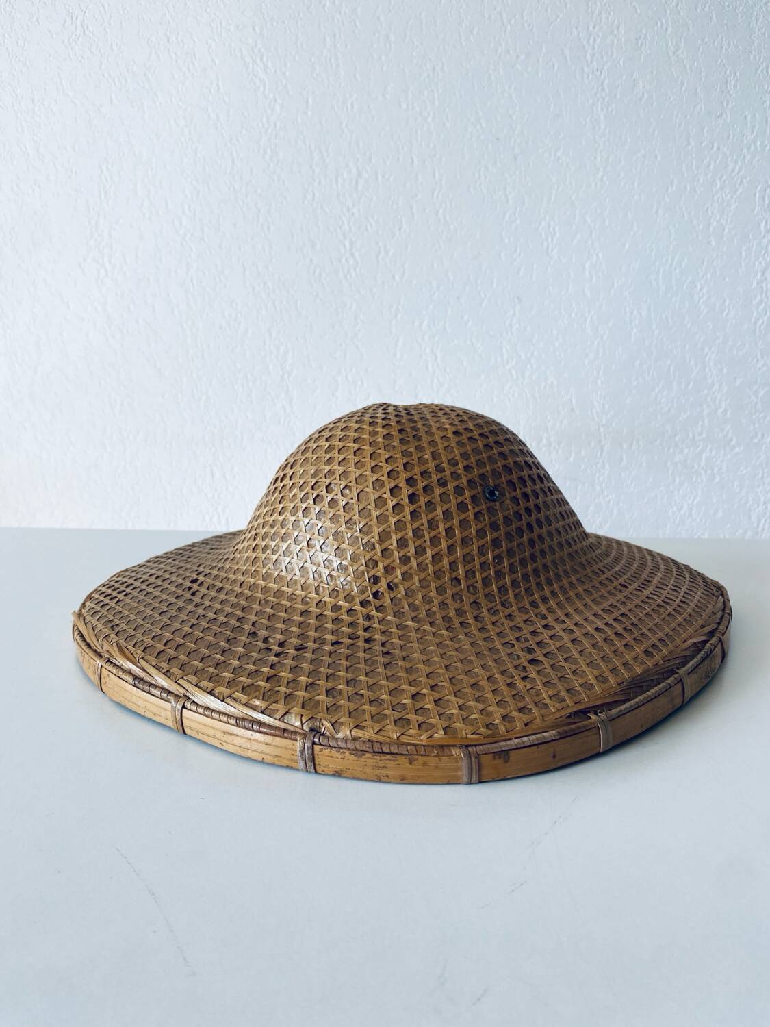 Ancien chapeau asiatique