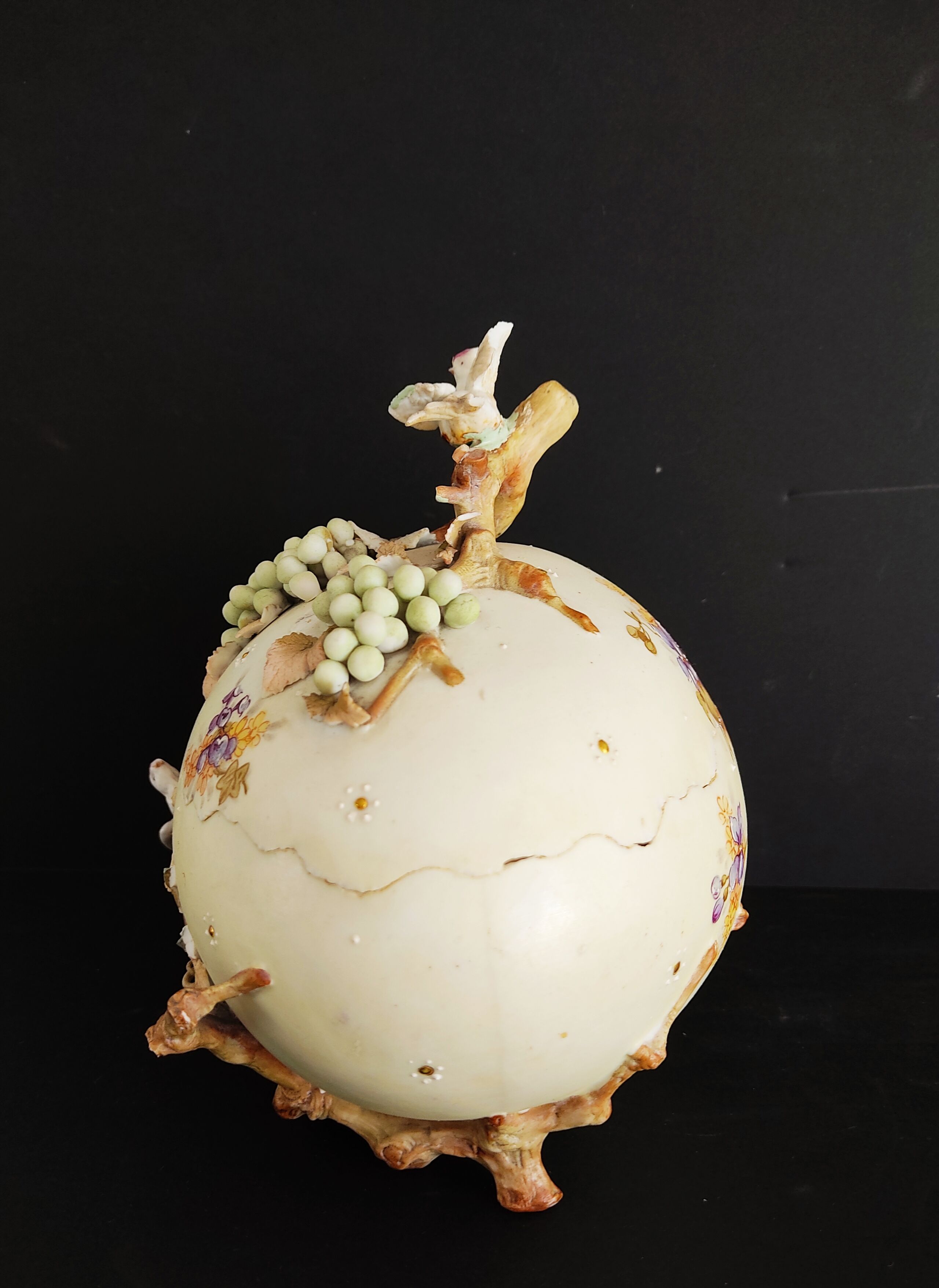 19th century egg-shaped porcelain box
