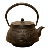 Théière japonaise antique en fonte