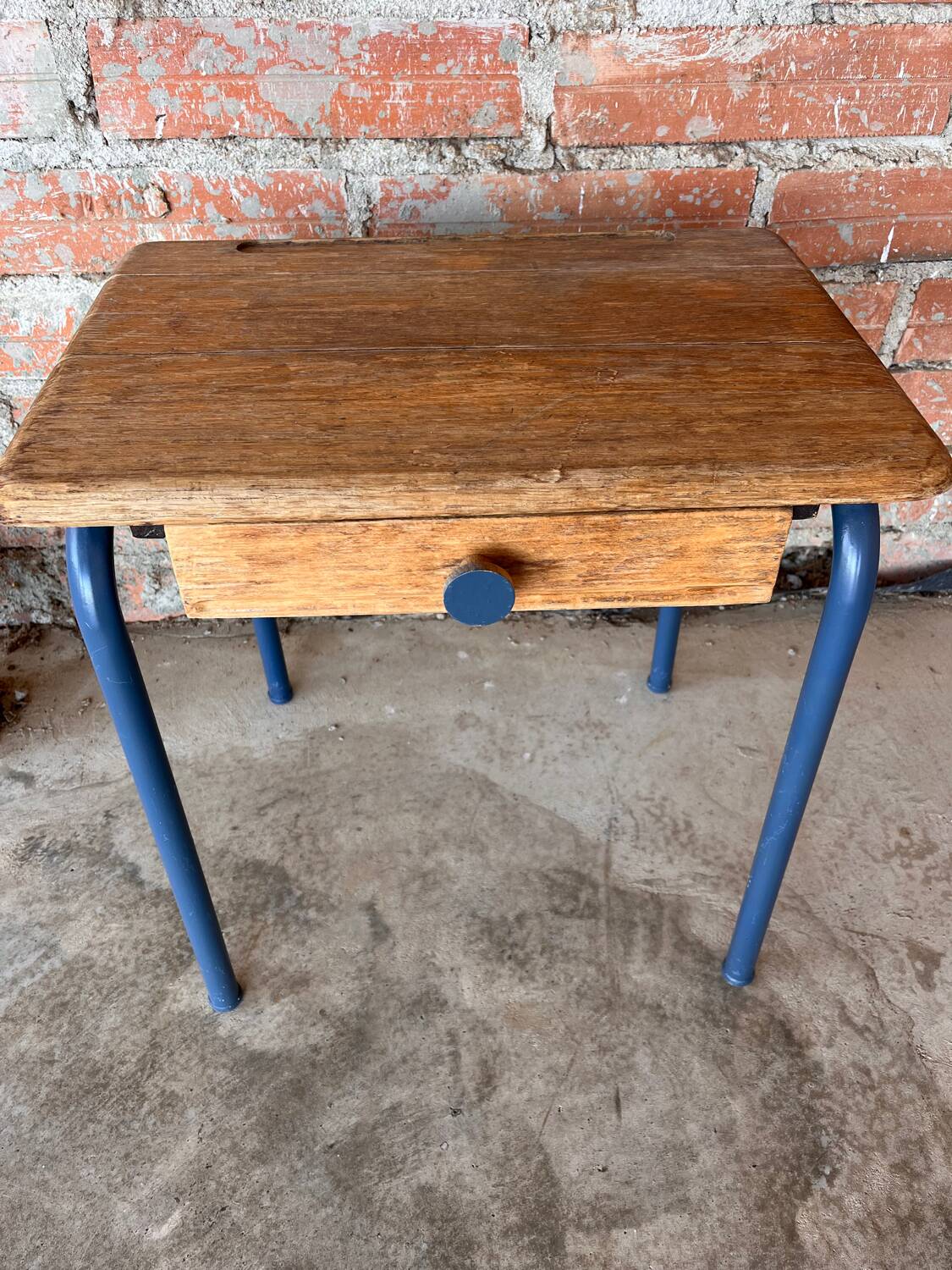 Child's desk