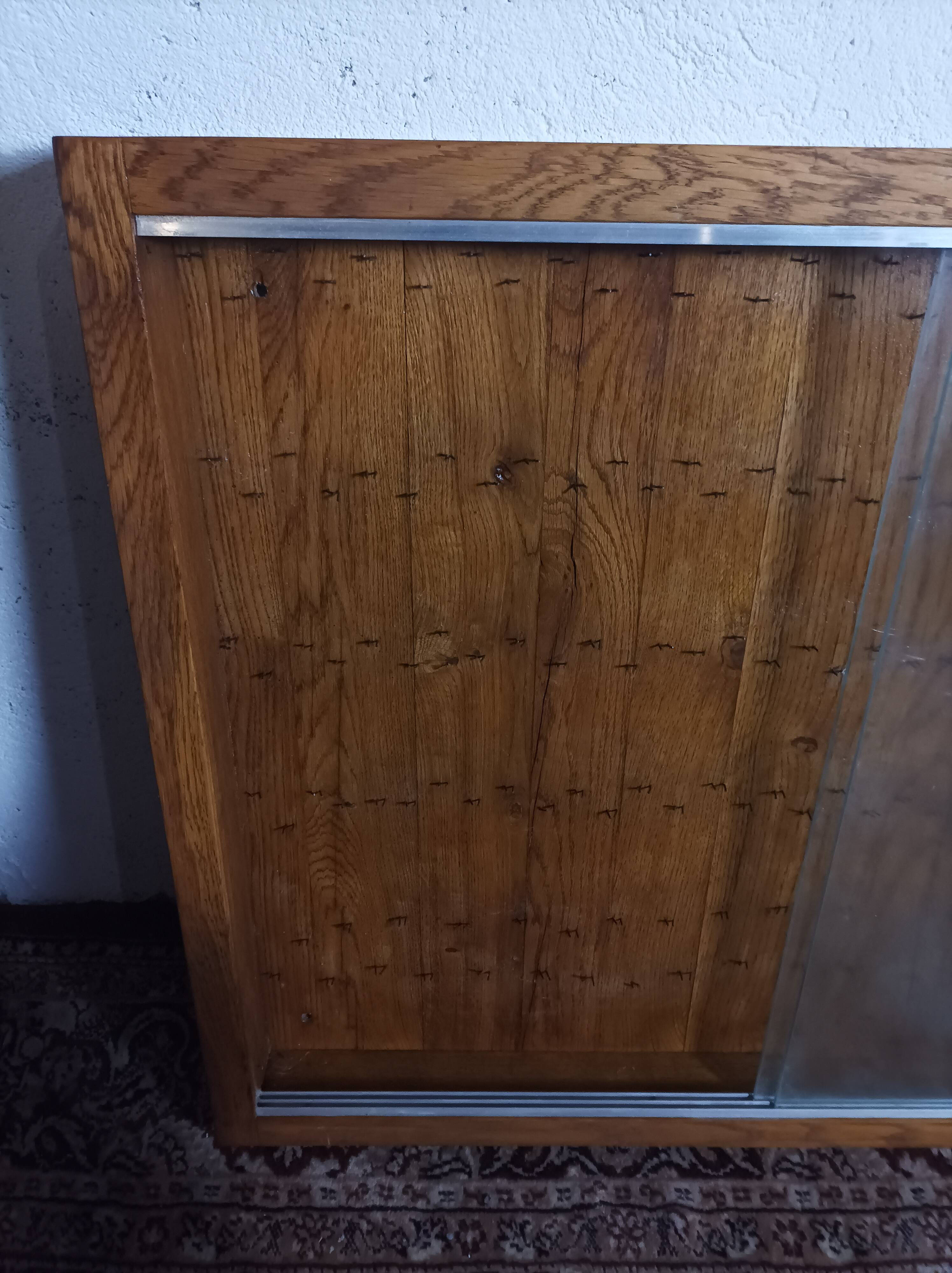 Oak wall-mounted key hotel display case