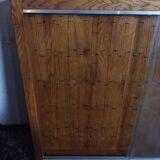 Oak wall-mounted key hotel display case