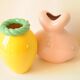 Paire de vases "bonbons" en céramique rose, jaune et vert
