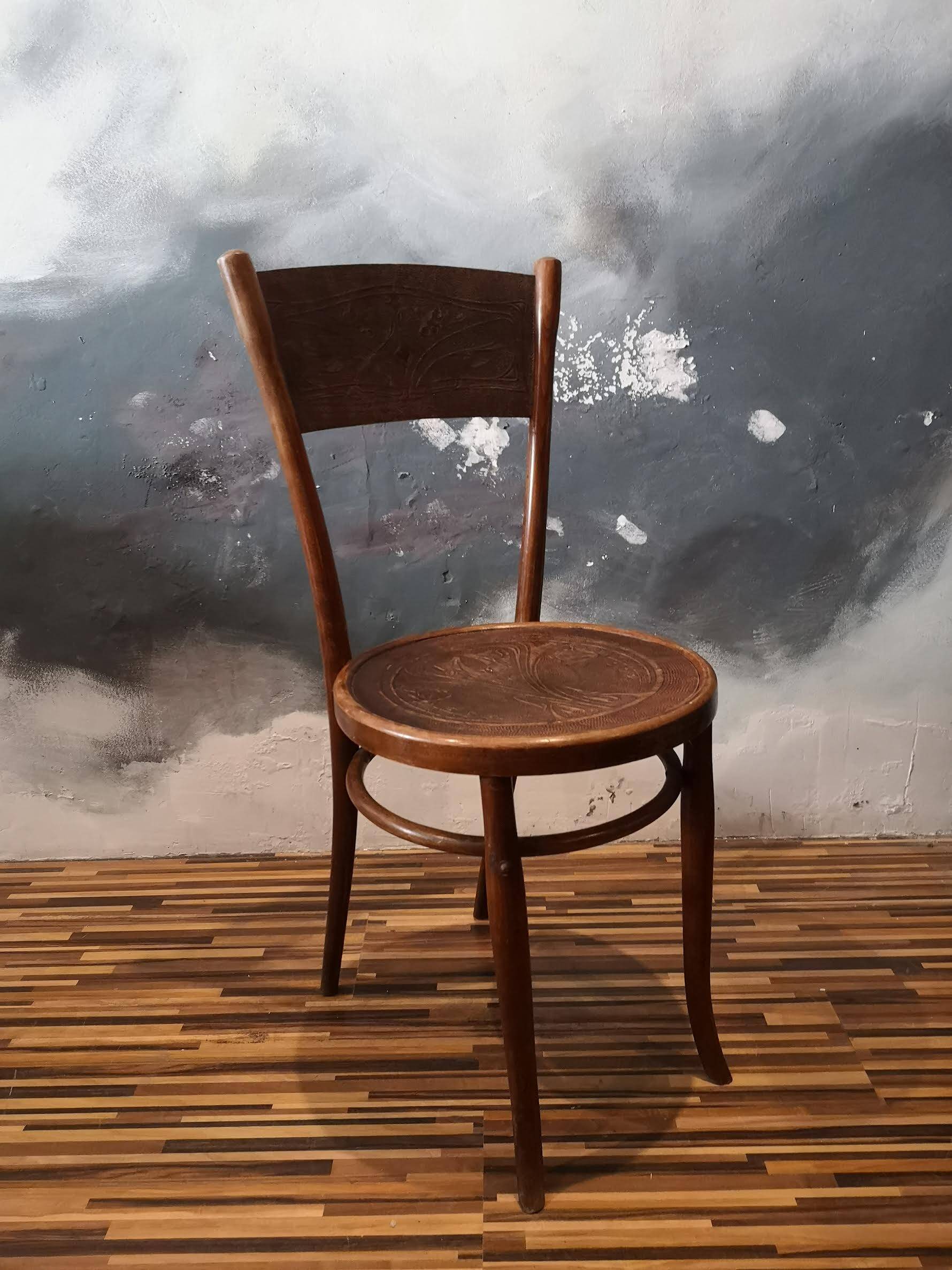 Authentic Baumann bistro chair - vintage bent wood with art nouveau decoration.