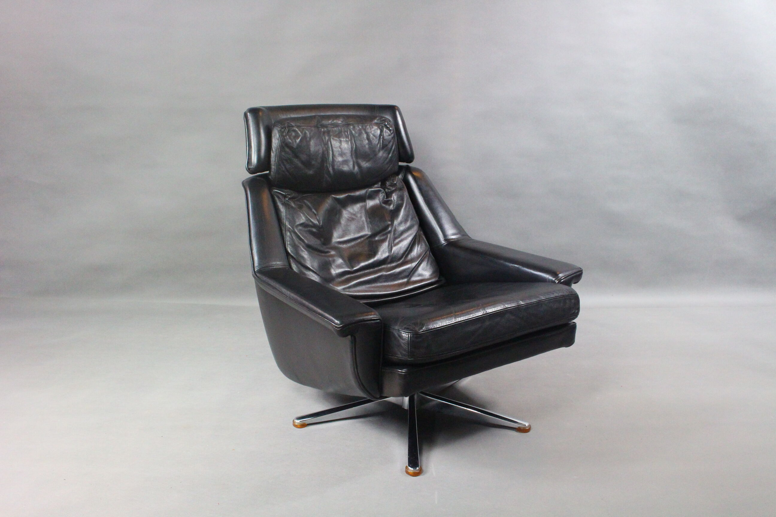 Danish Leather Swivel Lounge Chair by Werner Langenfeld for Esa Møbler, 1960s