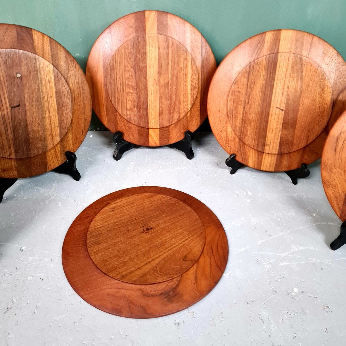 6 teak plates