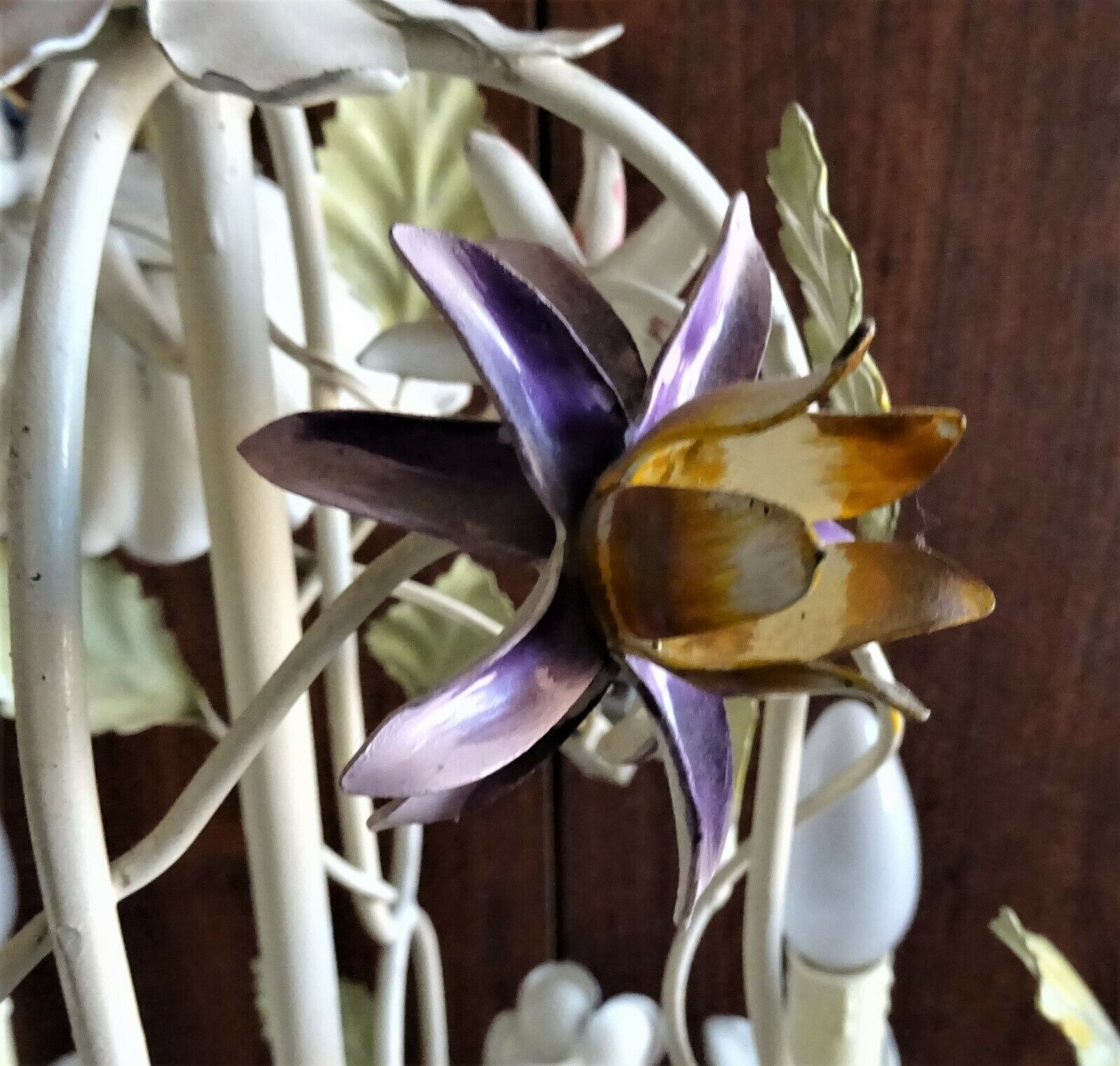 Four-burner vegetable chandelier in painted metal