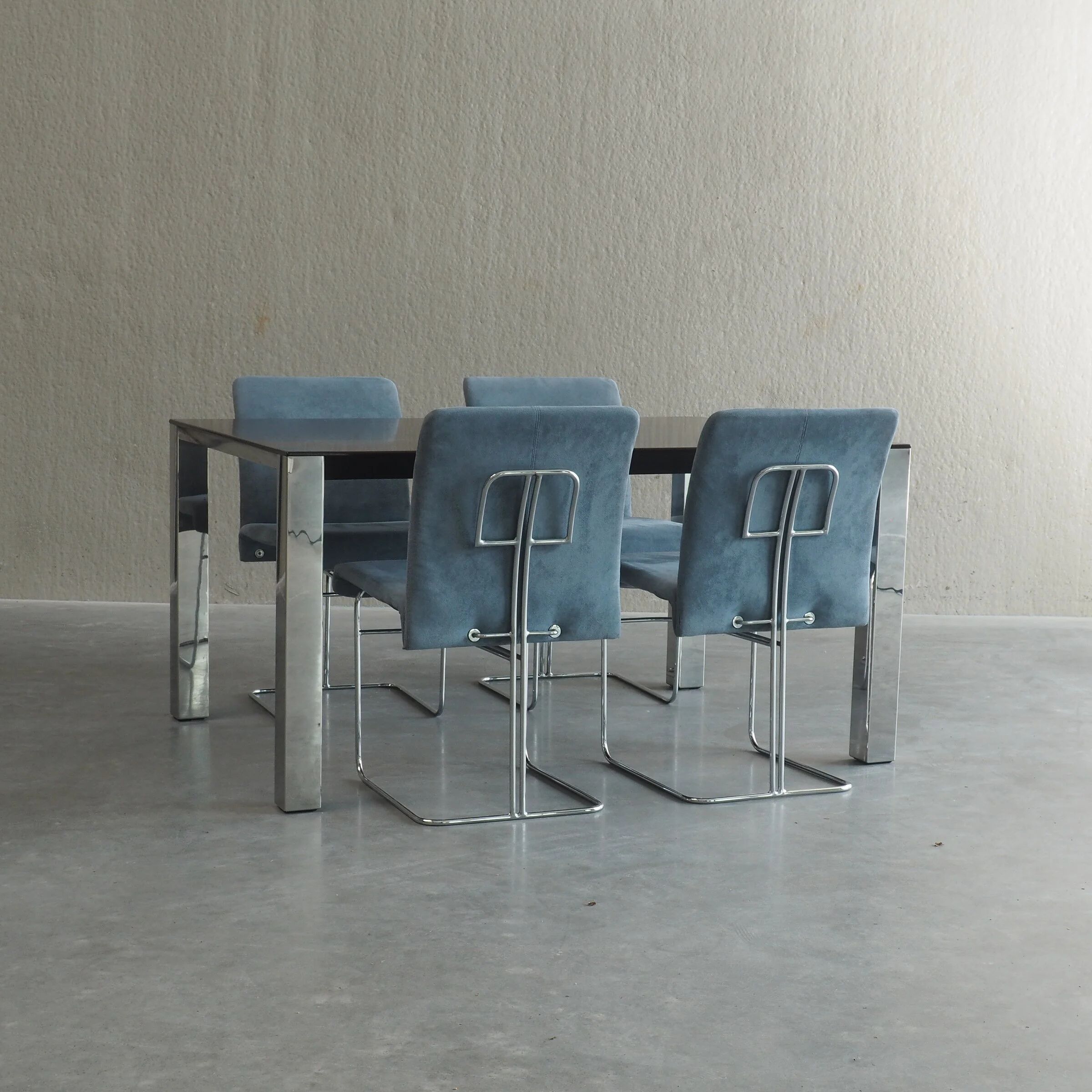 Dining set by Saporiti