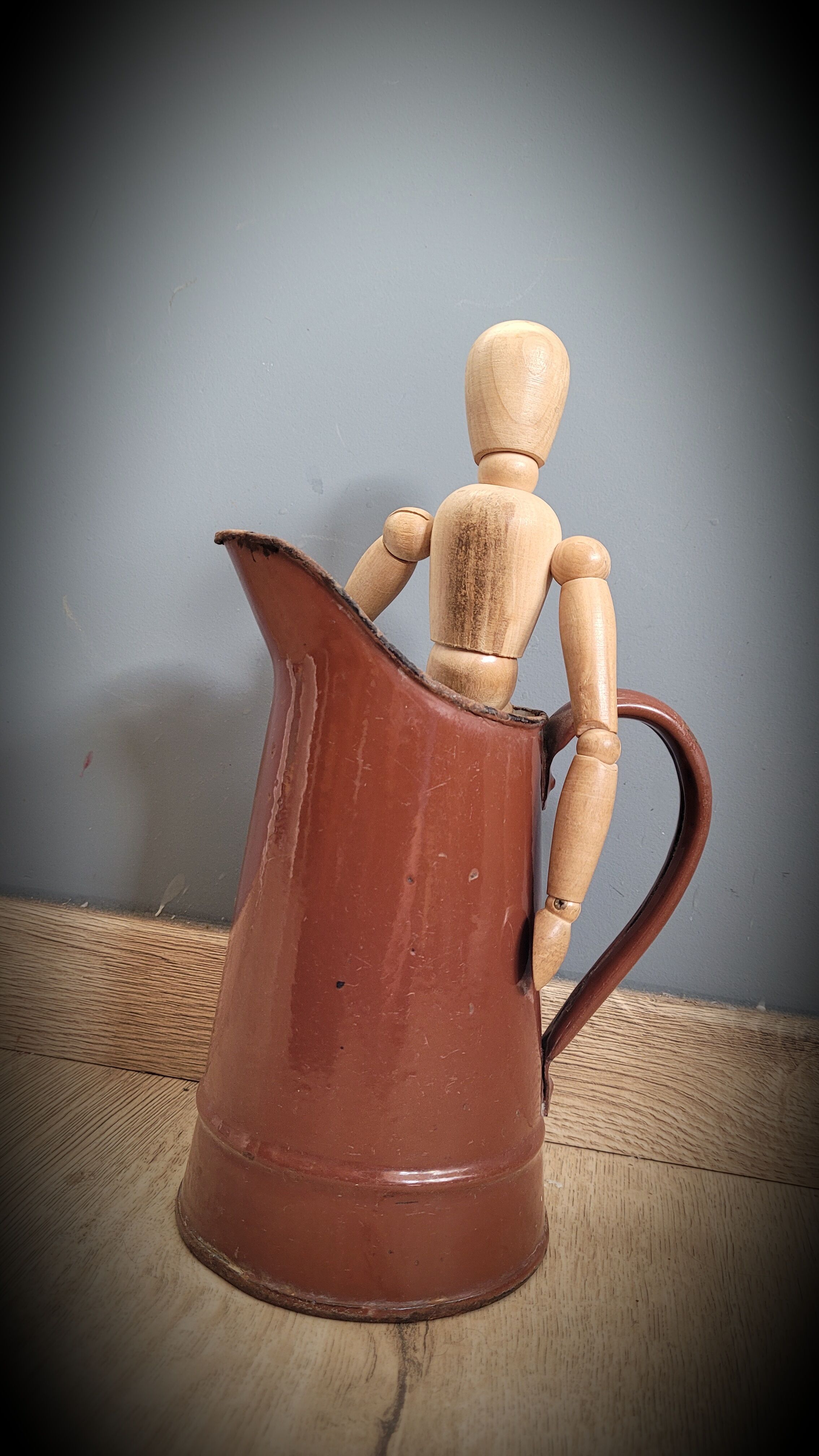 Broc pitcher enamelled brown