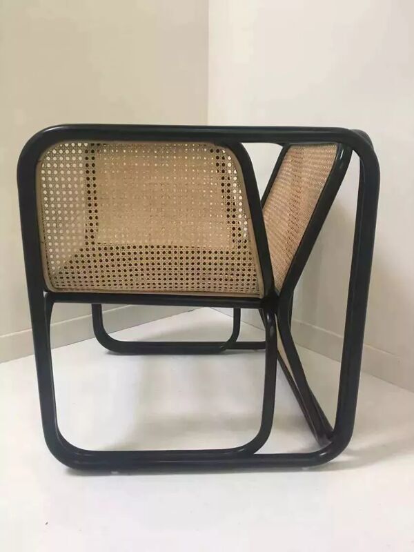 Fauteuil en rotin laqué noir et cannage naturel