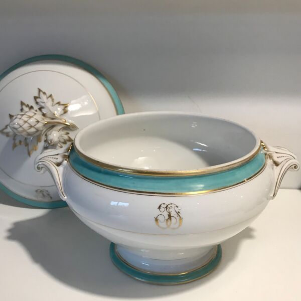 Ancienne soupière en porcelaine