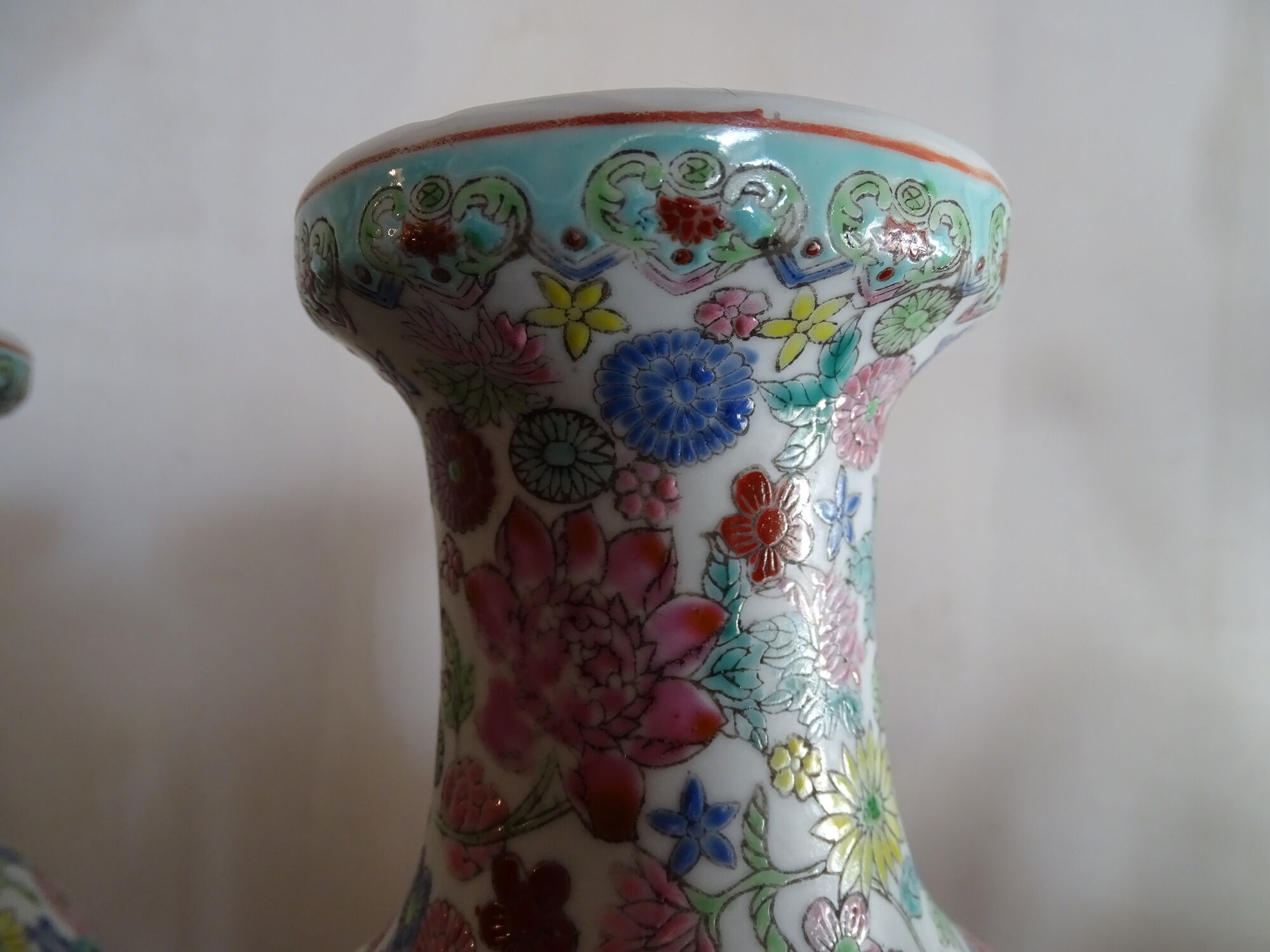 Pair of Chinese thousand flower vases - 20th century pink family period - 31 cm