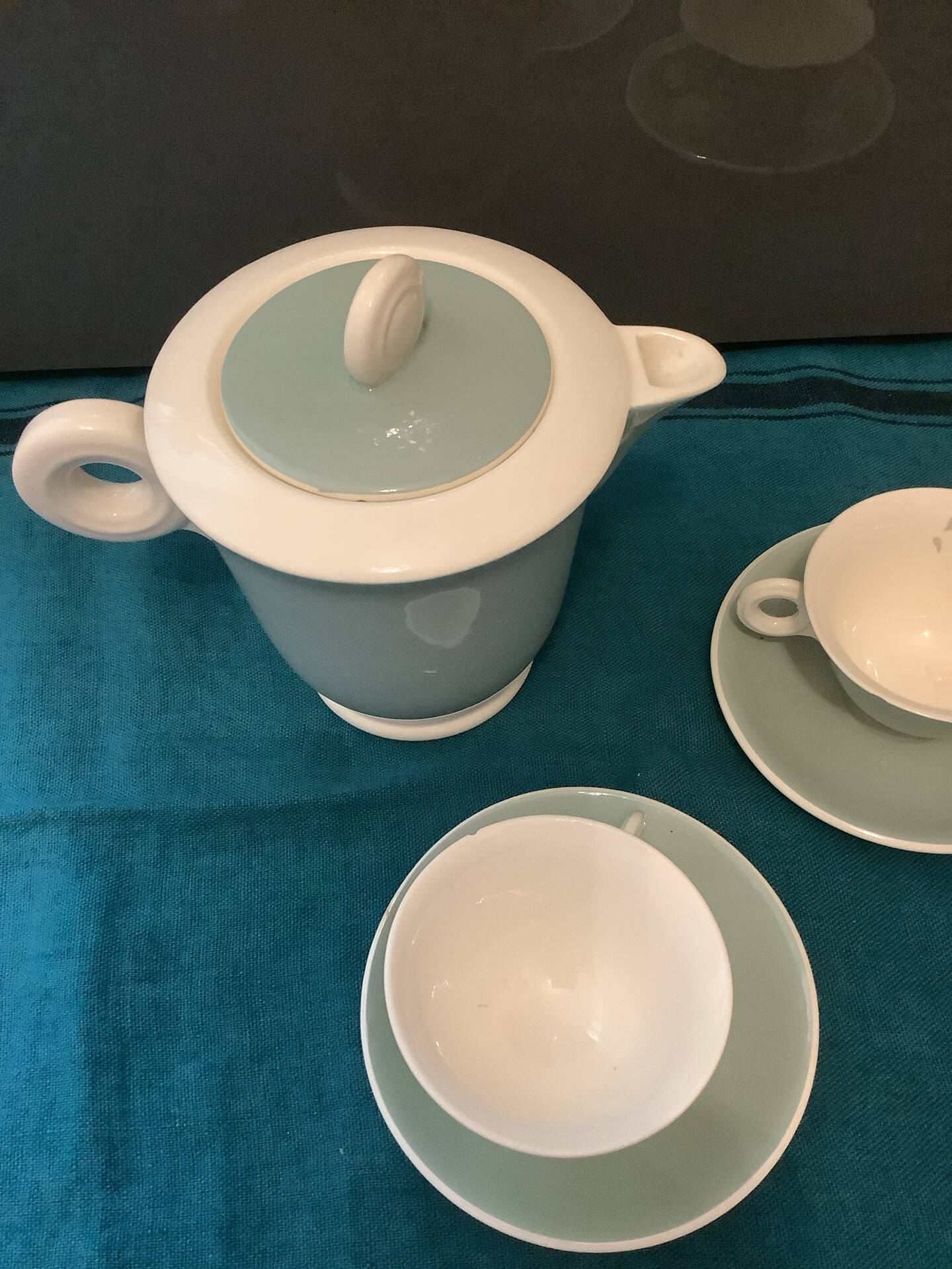 Cups + Saucers + Jug + Bird