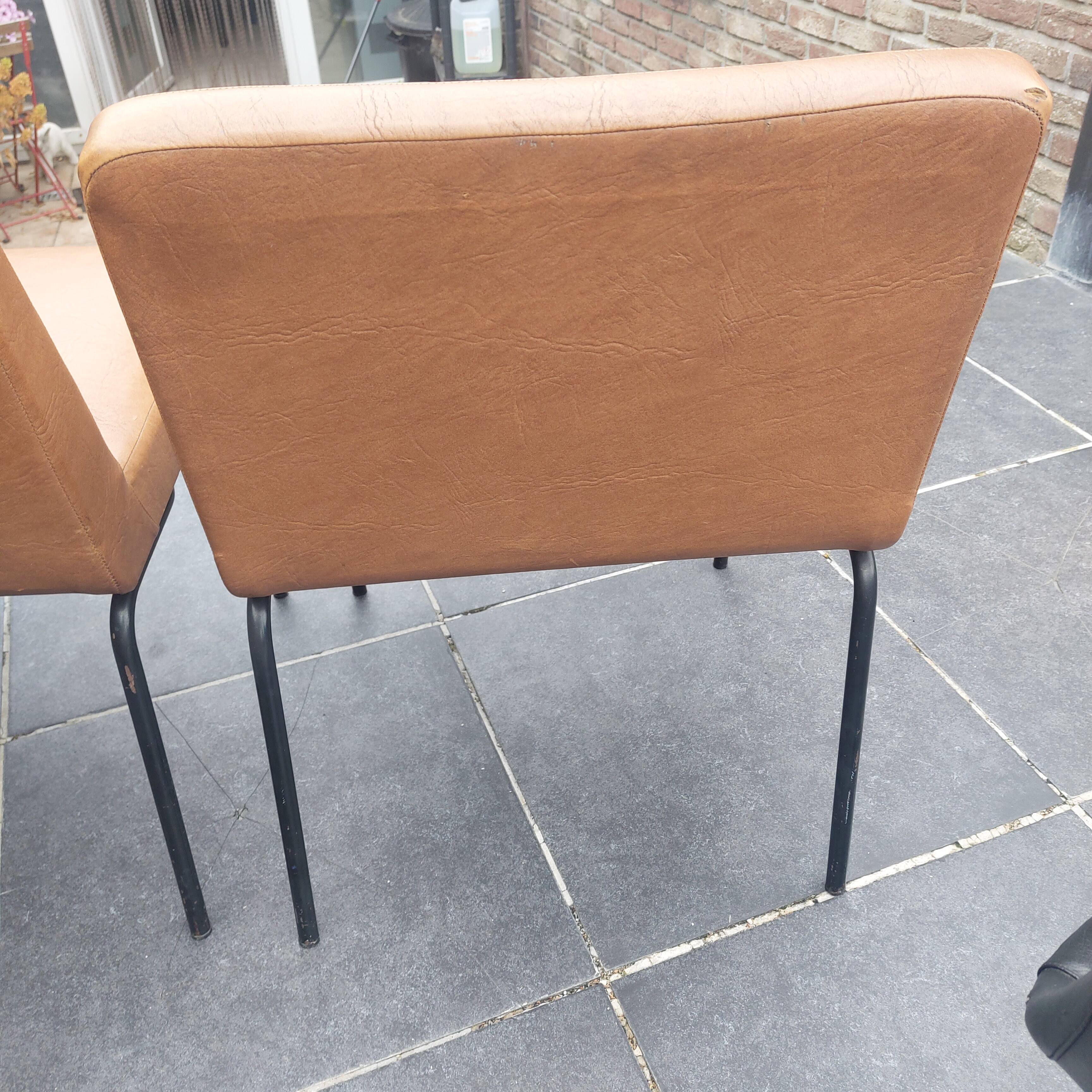 2 chauffeuse et 1 fauteuil de bureau