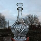 Elegant cut-glass carafe – classic and refined style