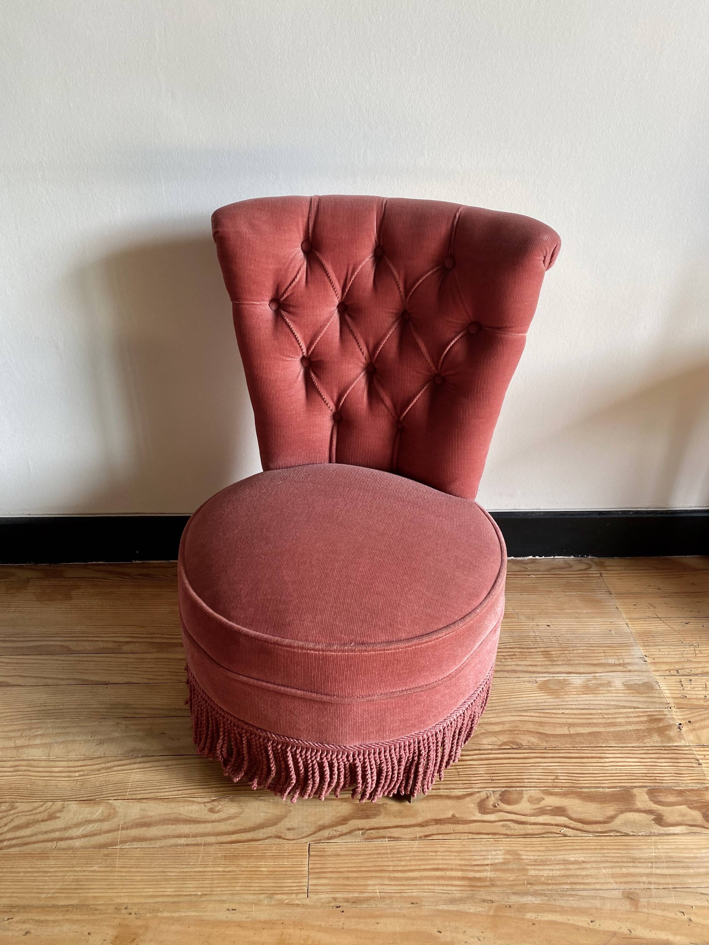 Mariette pink toad fireside chair