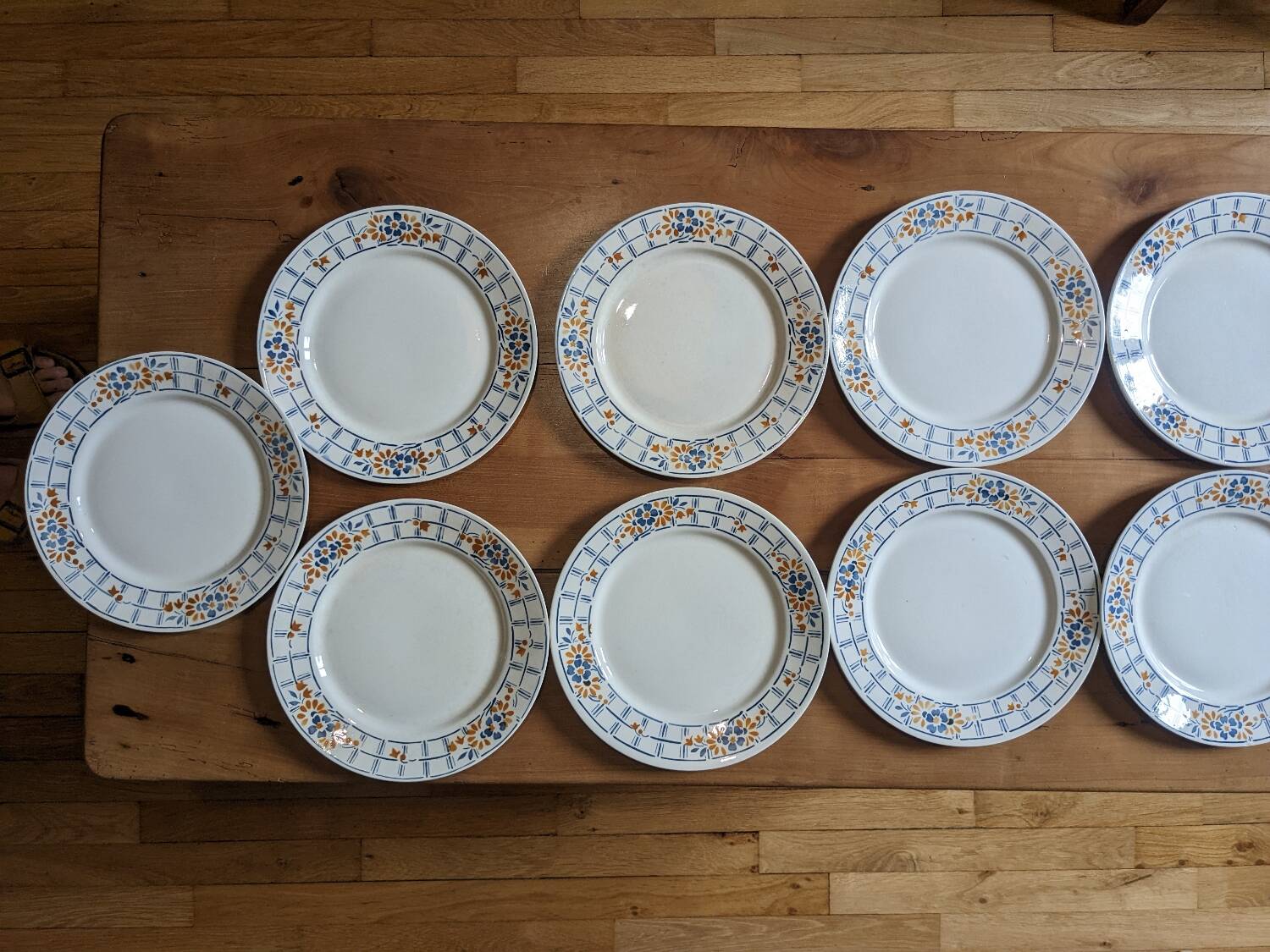 8 assiettes plates Badonviller Chaville