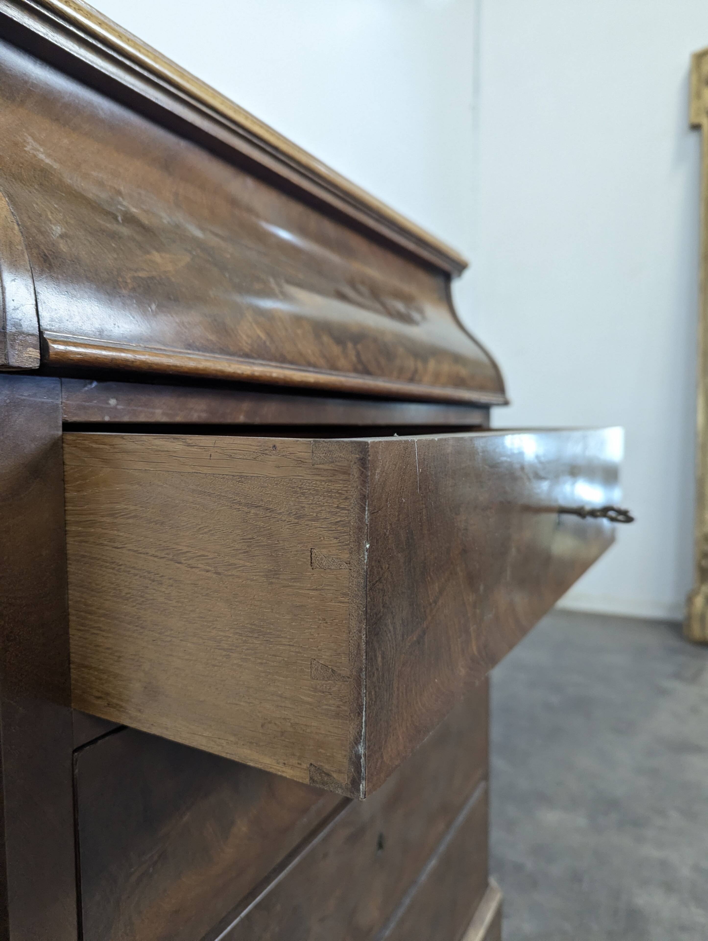 Flamed mahogany dressing table