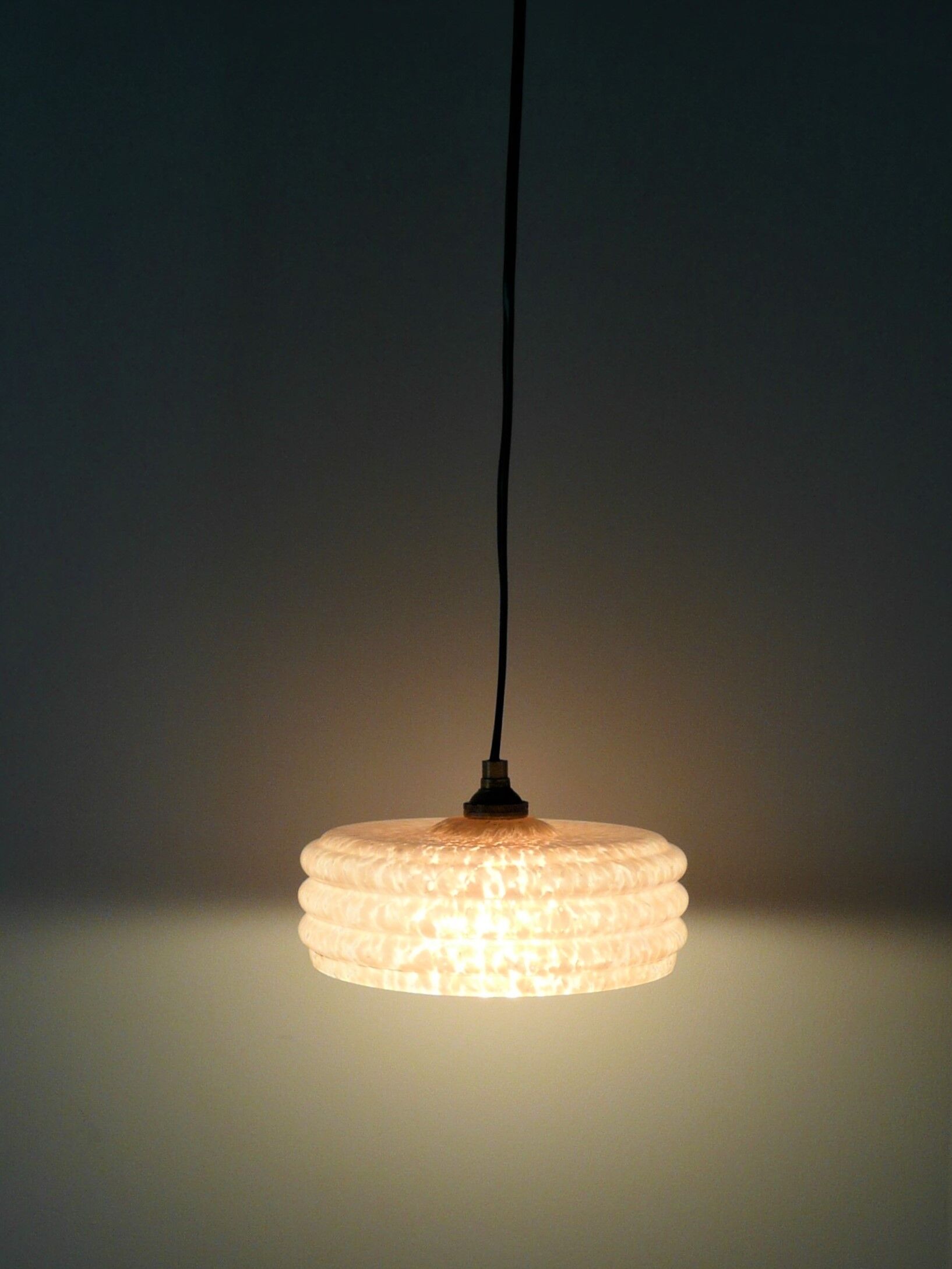 Clichy glass suspension