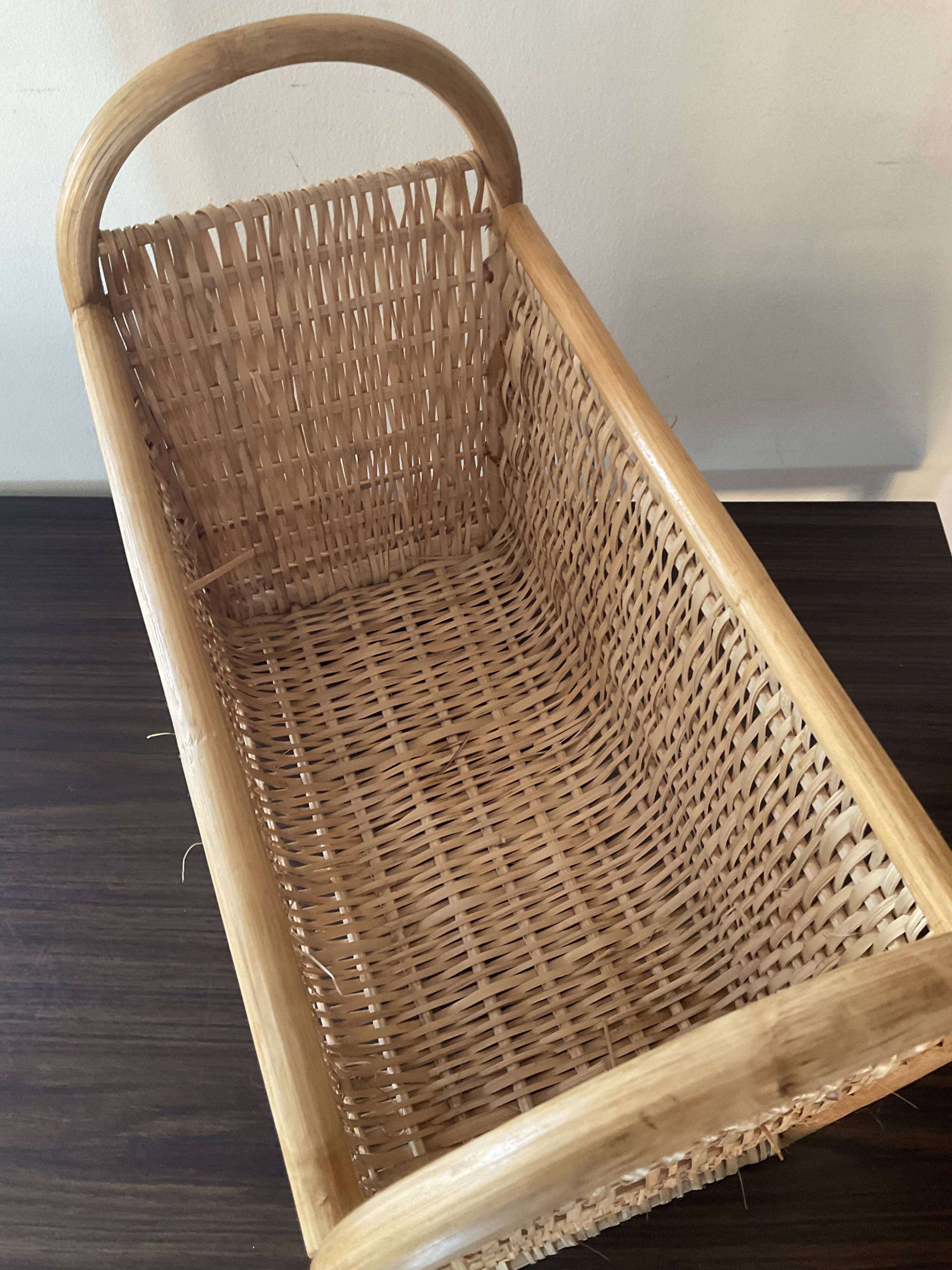 Vintage magazine rack in rattan and wicker