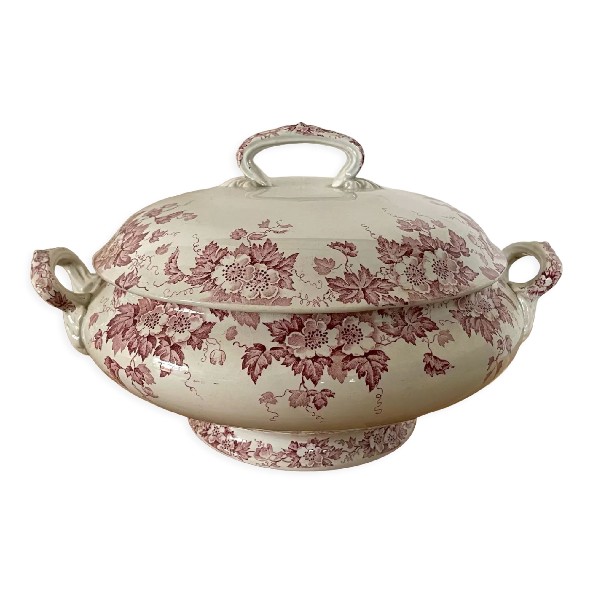 Saint-Amand tureen and Iron earth hamper