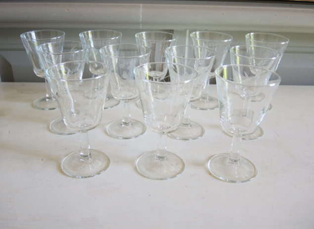 Service of 33 glasses on foot and carafe