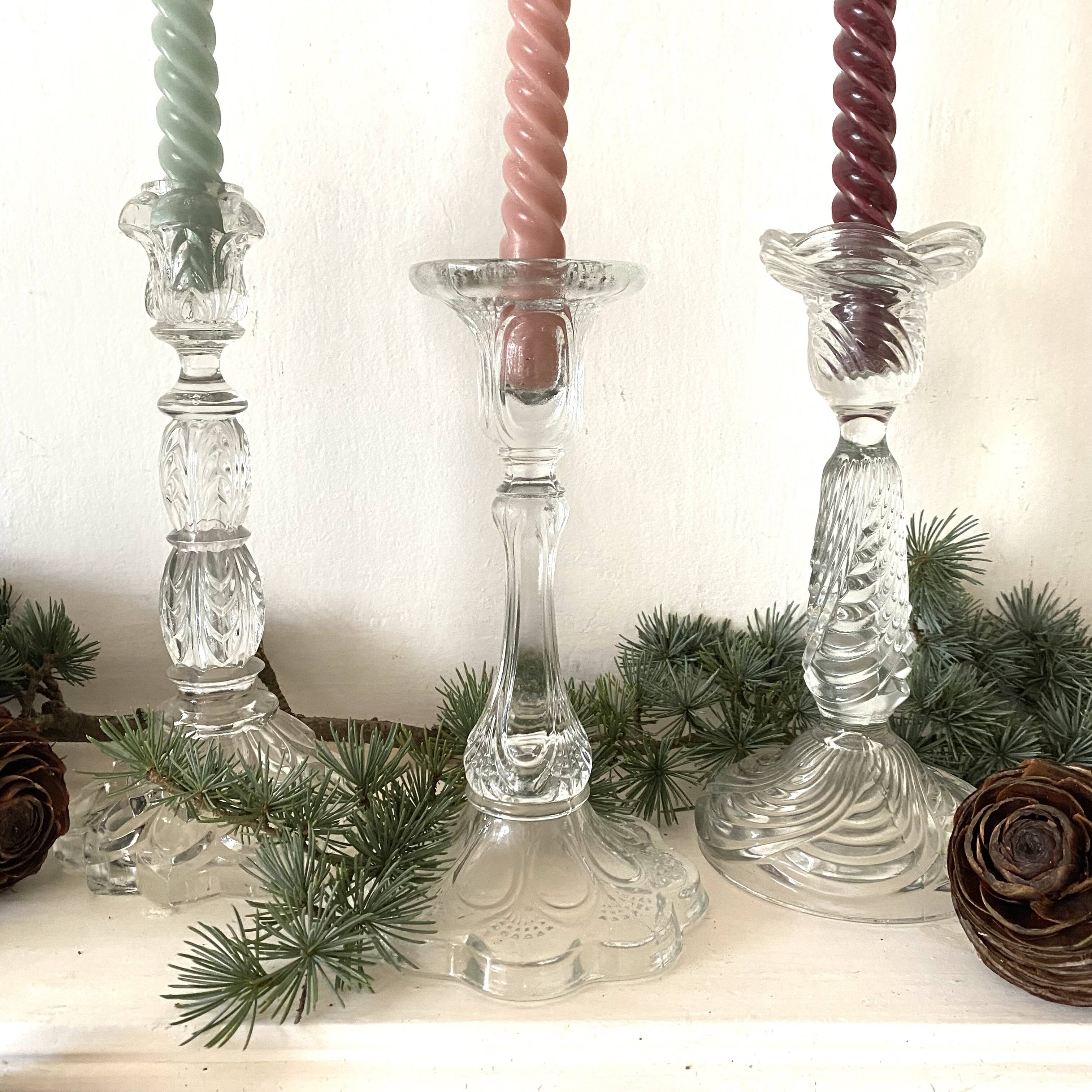 21 cm molded glass candle holder