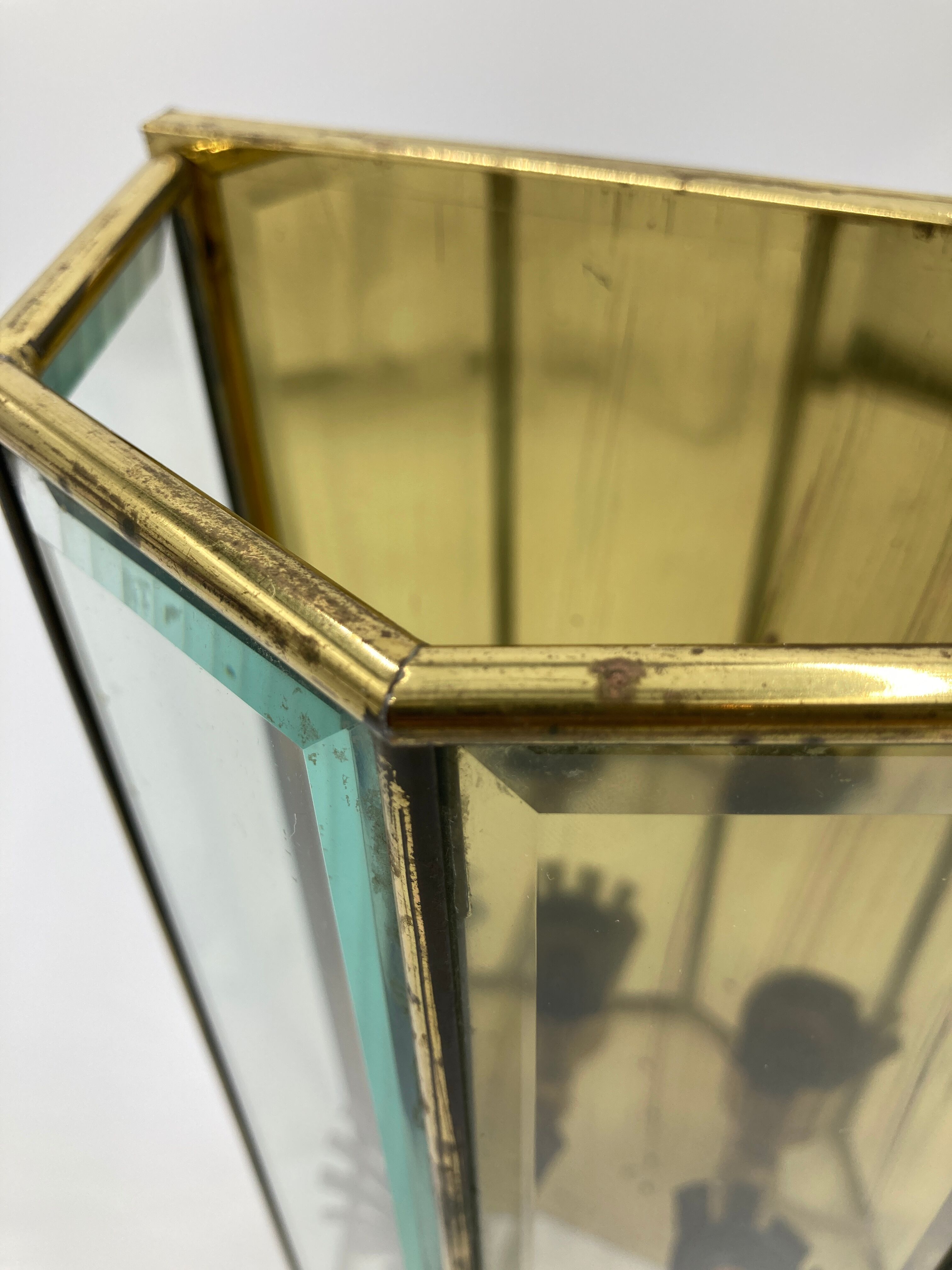 Applies two brass and glass fires