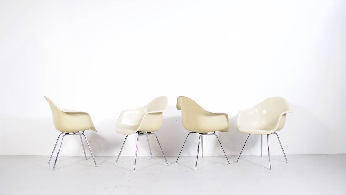 4 DAX Eames armchairs from the 60's Herman Miller mobilier international
