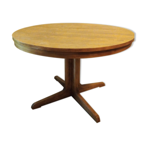 Table scandinave