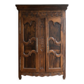 Grande armoire ancienne en bois massif sculpté