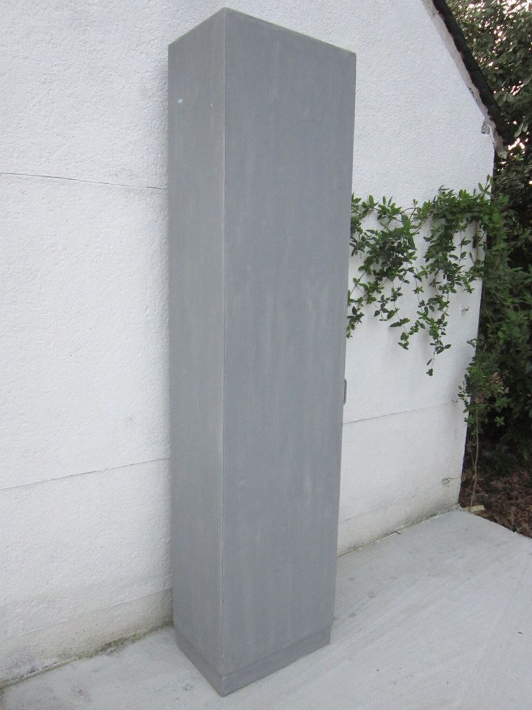 Boarding wooden wardrobe closet