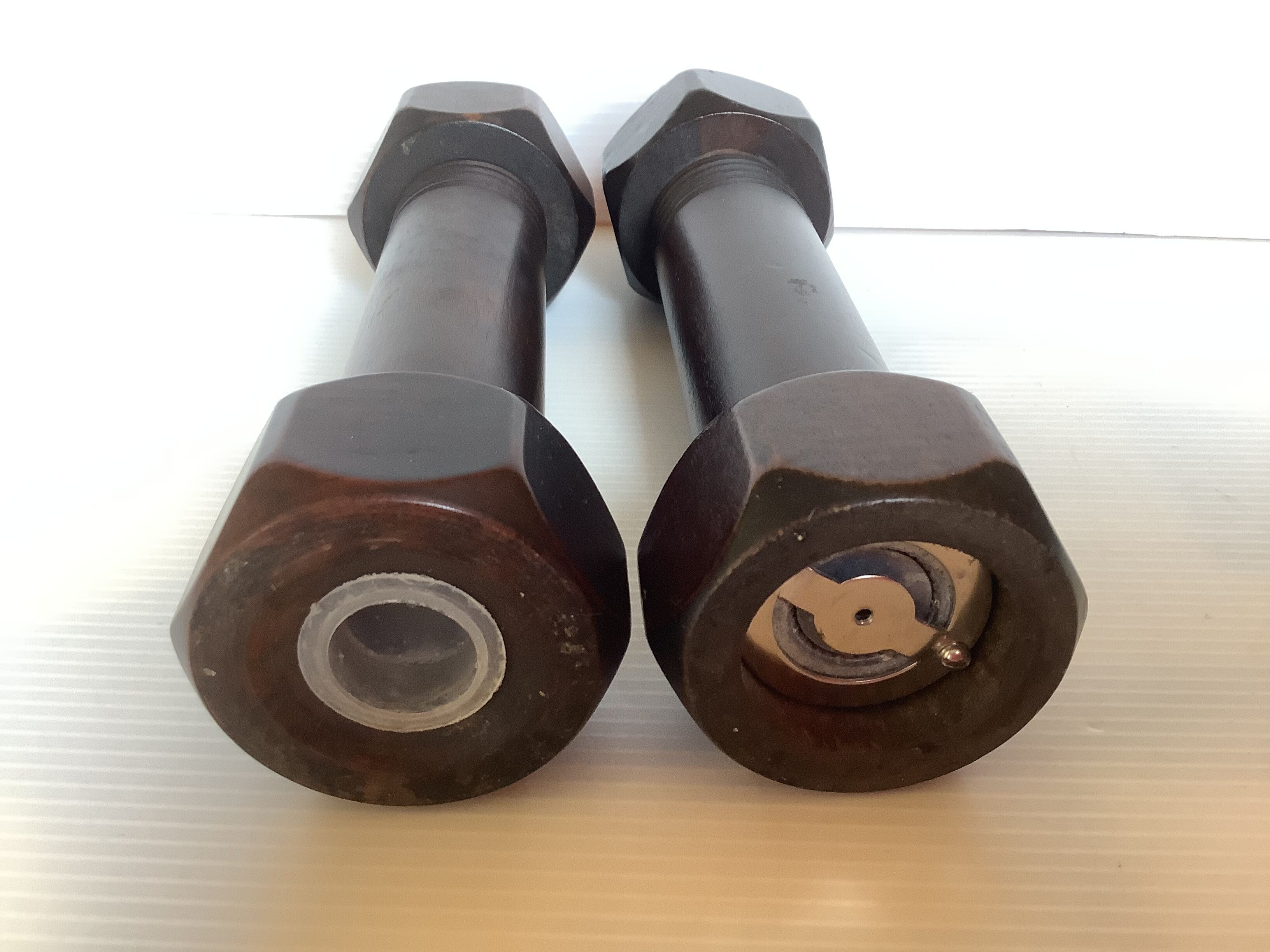 Wooden salt shaker and pepper screw-shaped nut salt and brutalist pepper