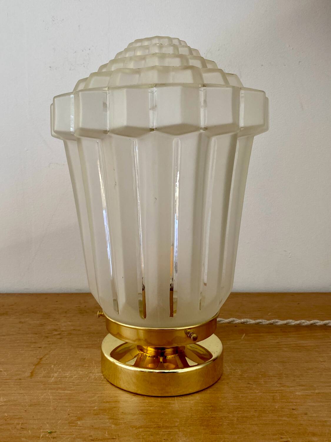 Vintage art deco globe table lamp in frosted glass