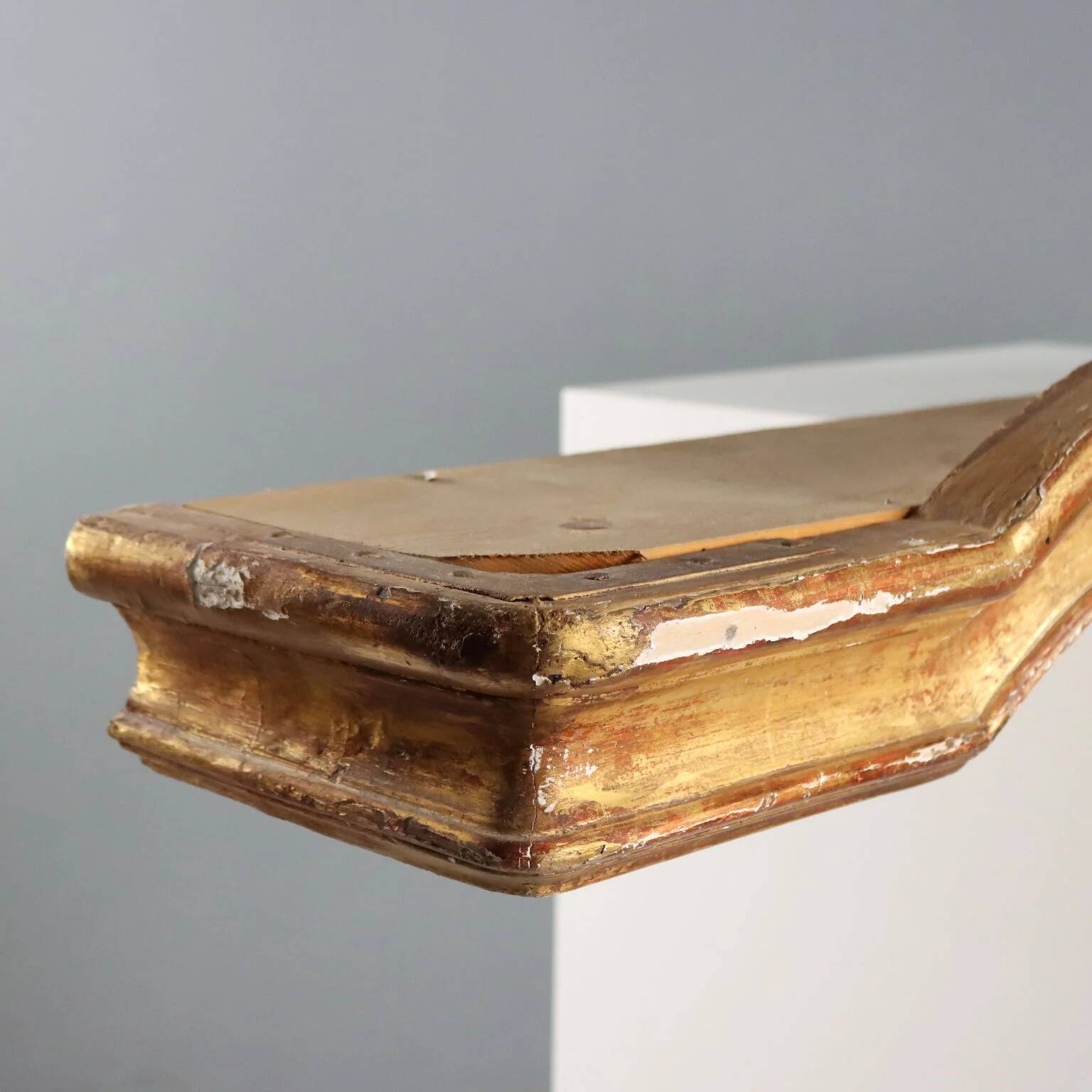 Golden wooden cornice with rocaille carving