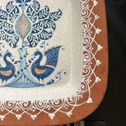 Dish for peacocks