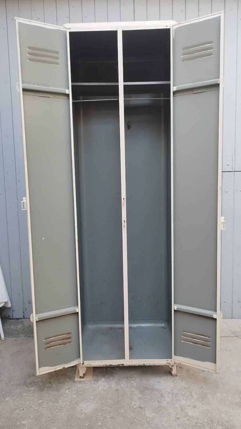 Vintage metal locker with 2 doors