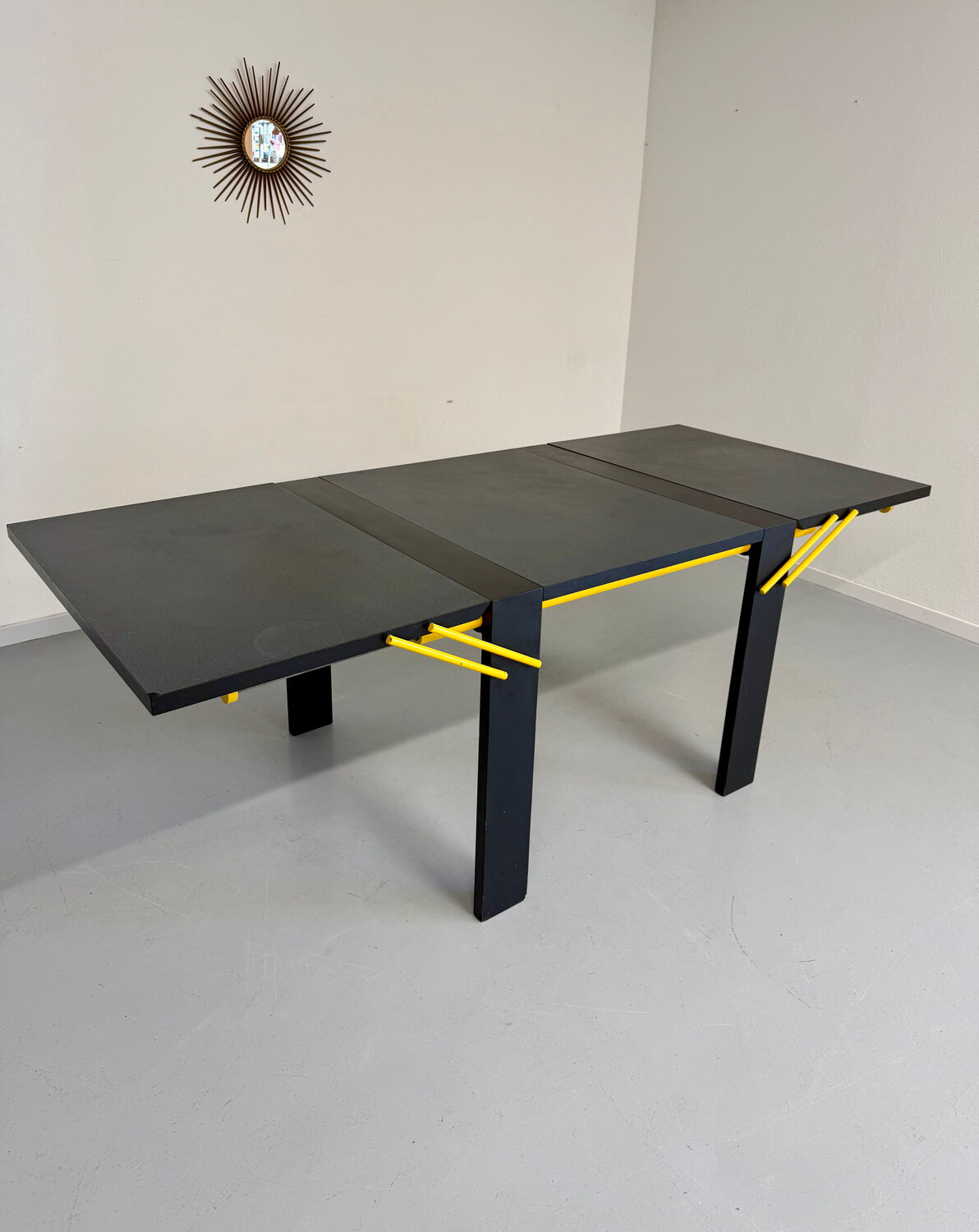 Table à manger extensible postmoderne design italien Lorenzo et Stefani, 1980