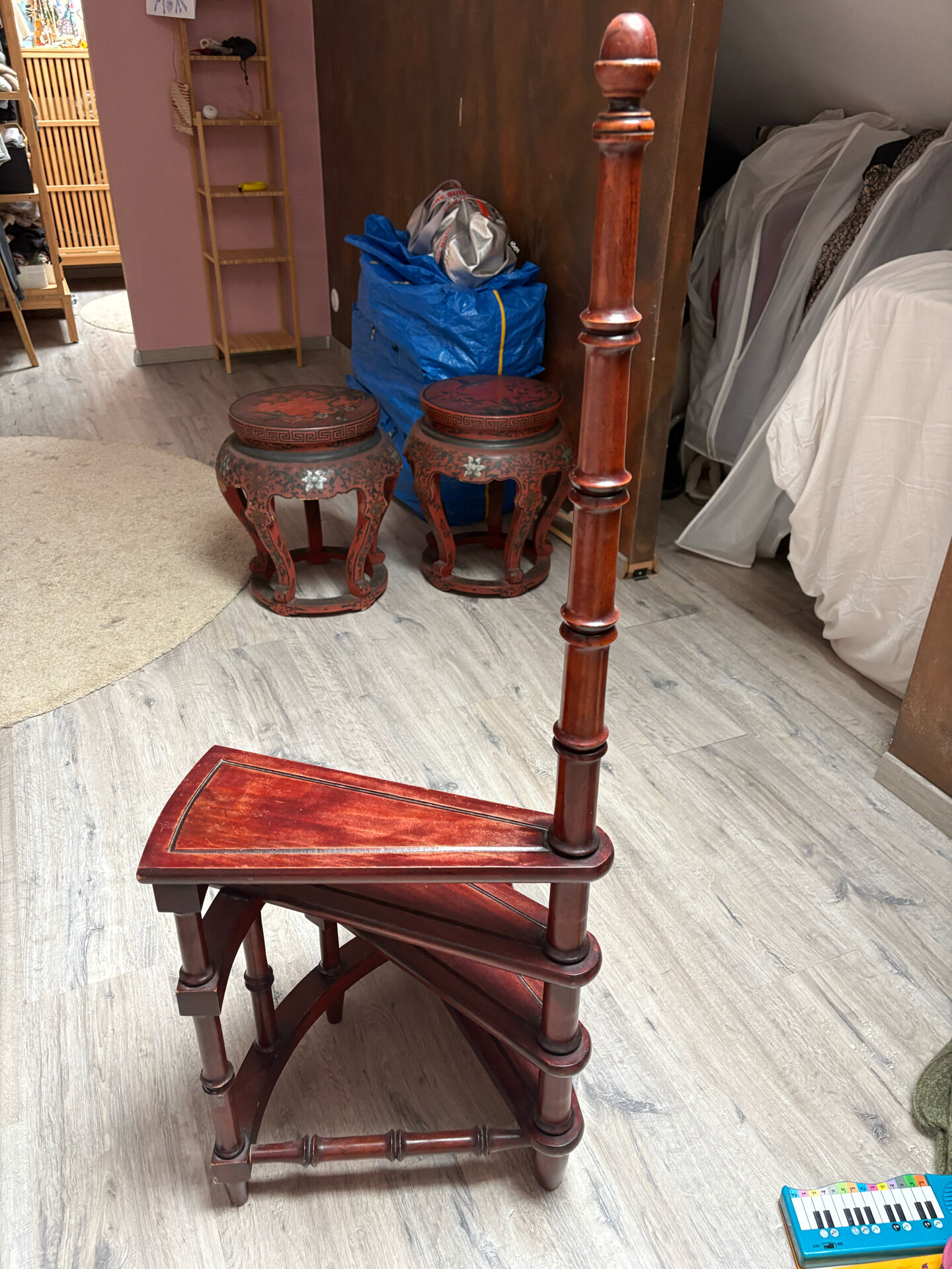 Library spiral staircase with 4 steps. Mahogany style wood.