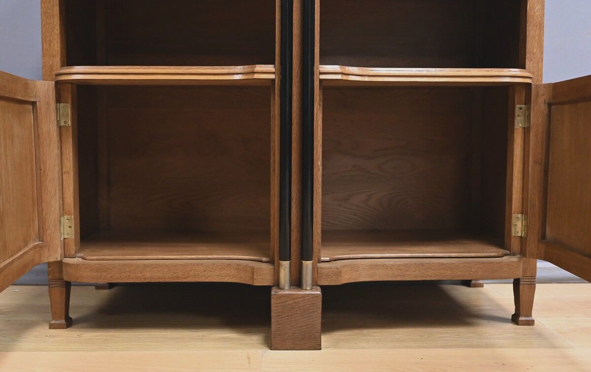 Oak dessert buffet in the style of Gustave Serrurier-Bovy, Art Deco – 1930