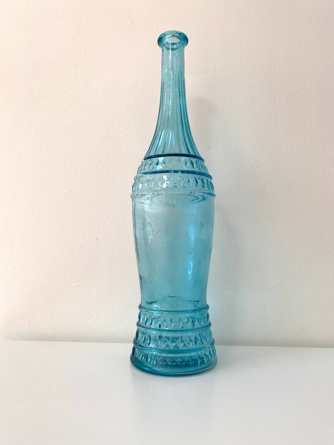 Bouteille en verre d'Empoli bleu, Italie années 60