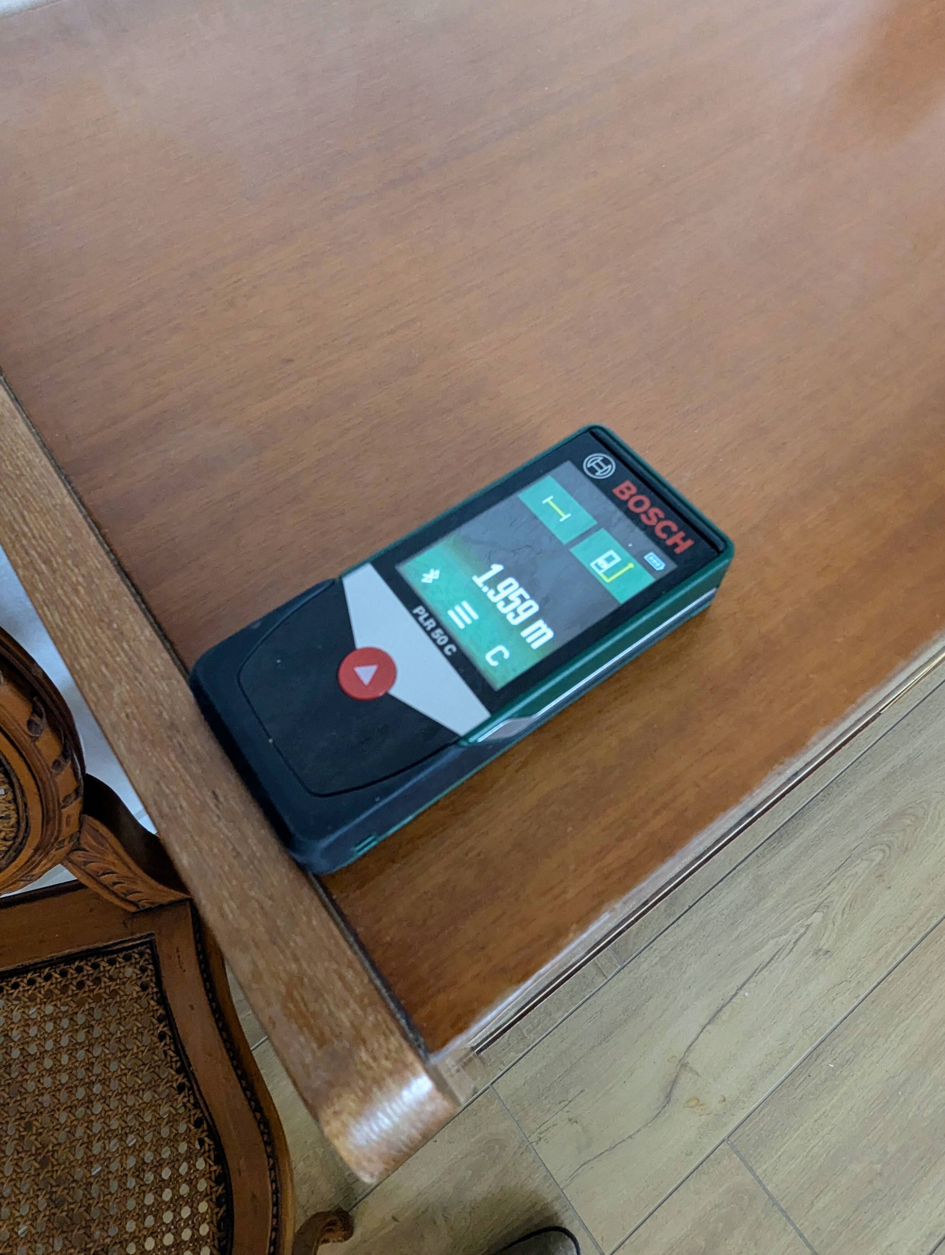 Vintage sideboard from the 50s/60s with tapered legs in a Scandinavian style.
