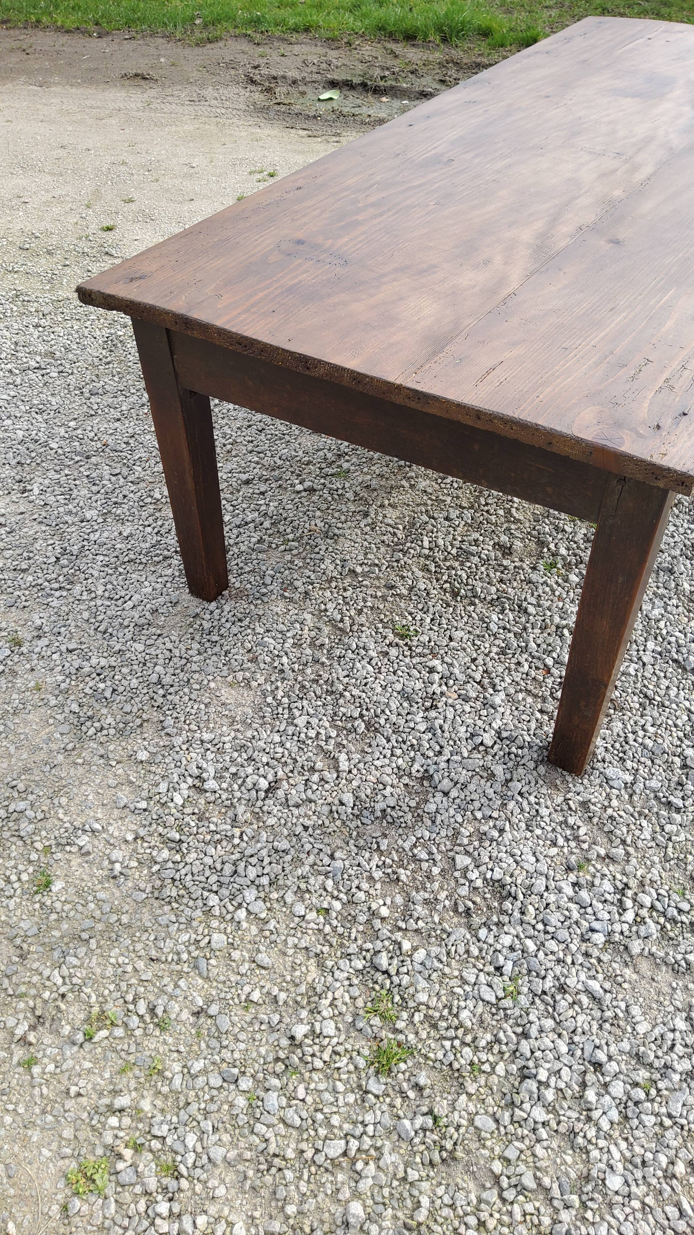 Farm coffee table in oak and fir spindle feet