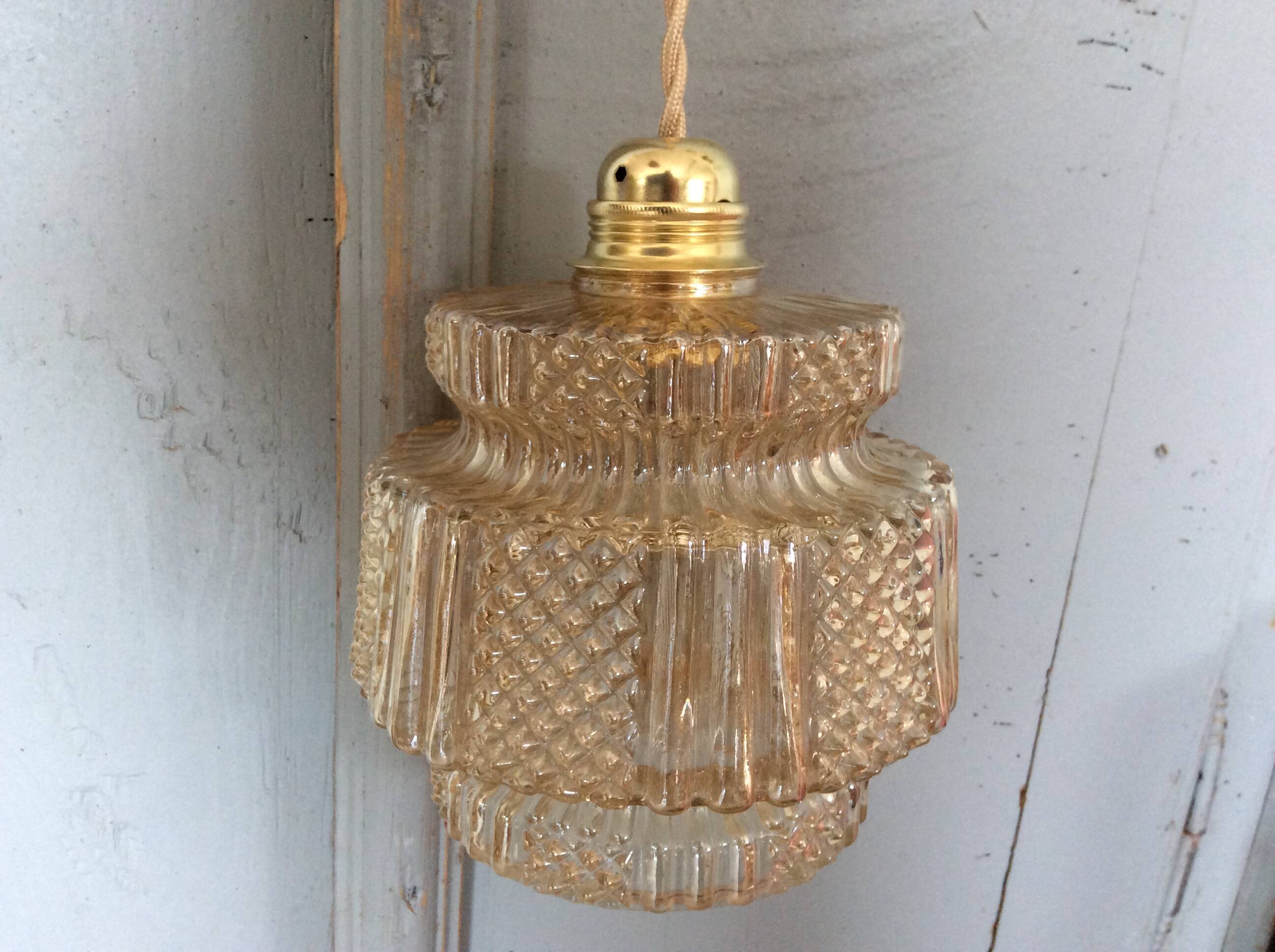 Glass pendant light