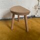 Tabouret tripode brut
