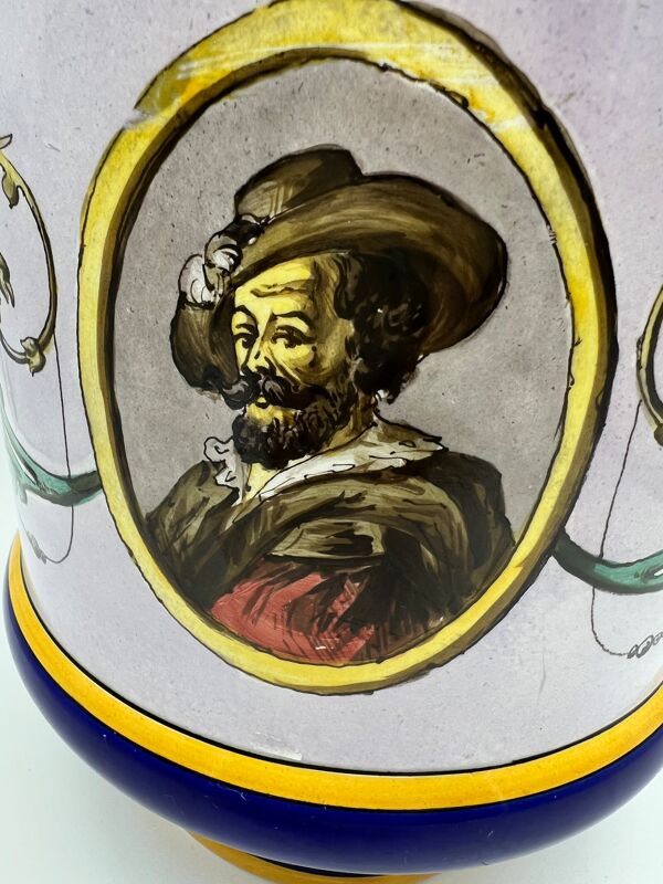 Cache pot ancien à décor d'homme ancien faience de Choisy Le Roy