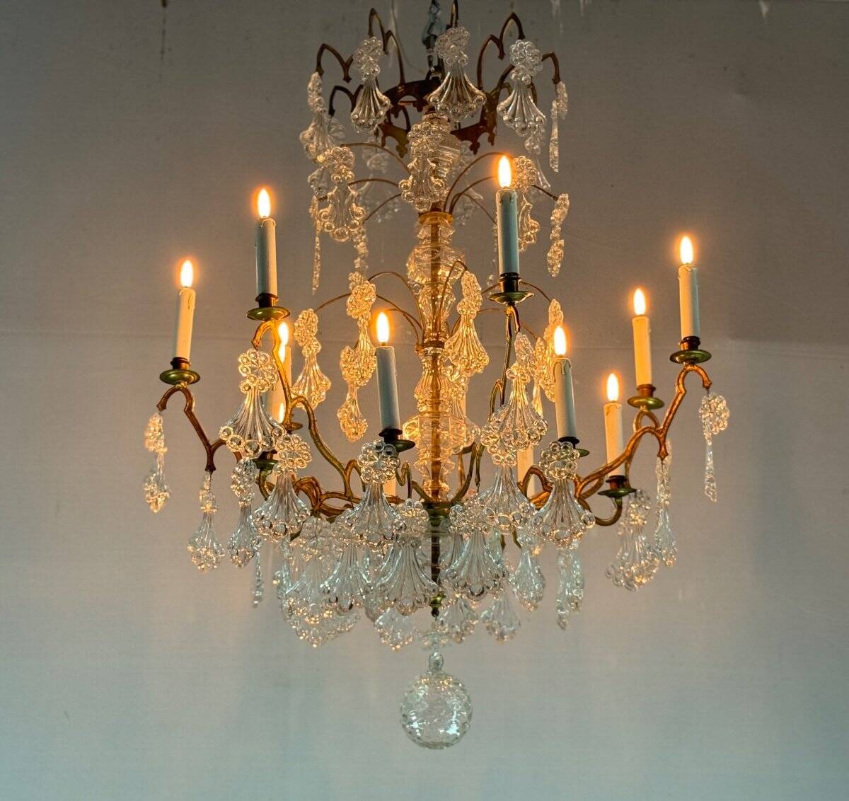 Gilt bronze cage chandelier decorated with glass pendants in the shape of peacock feathers circa 1800