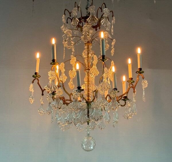 Lustre cage en bronze doré garni de pampilles en verre en forme de plumes de paon vers 1800