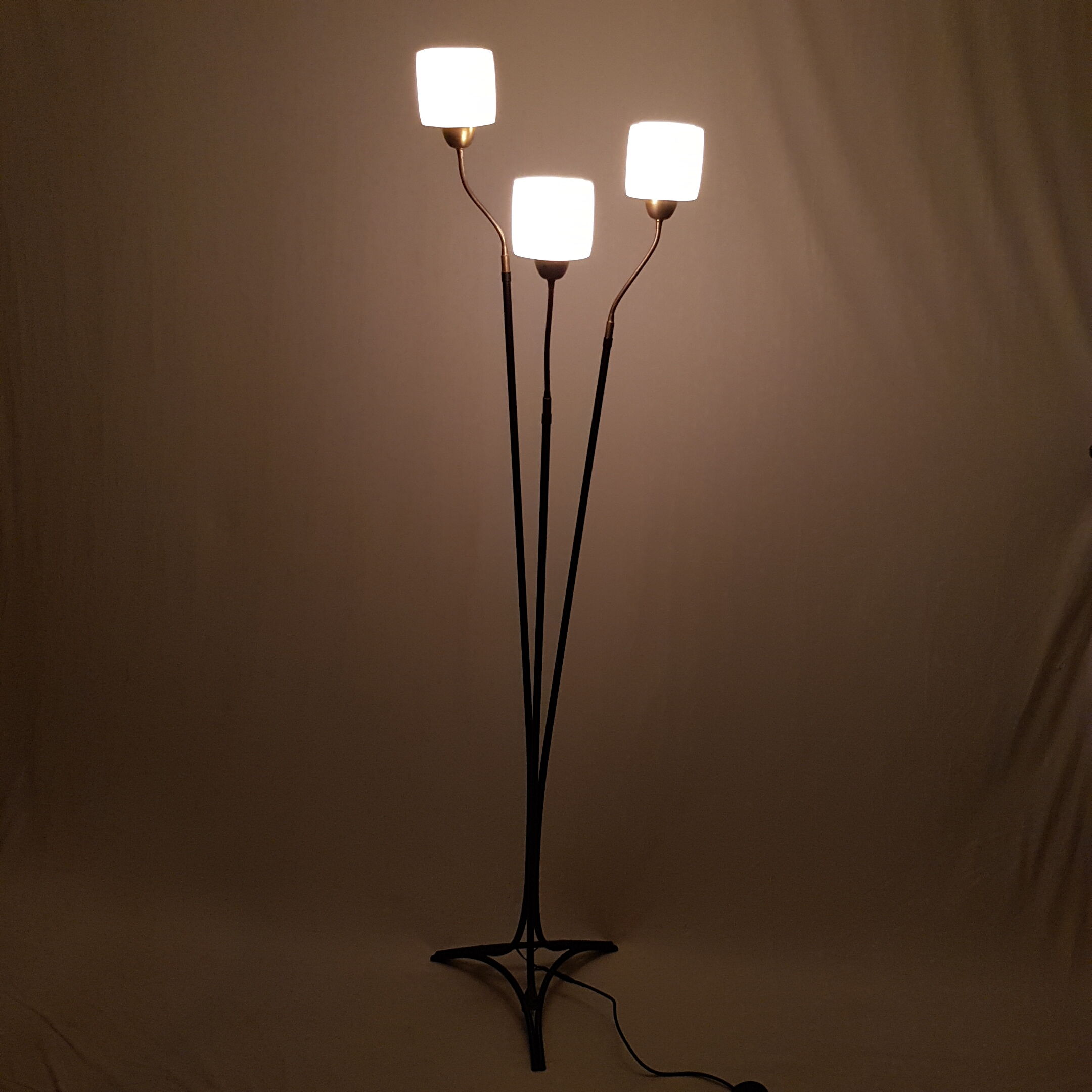 Golden brass tripod lamppost