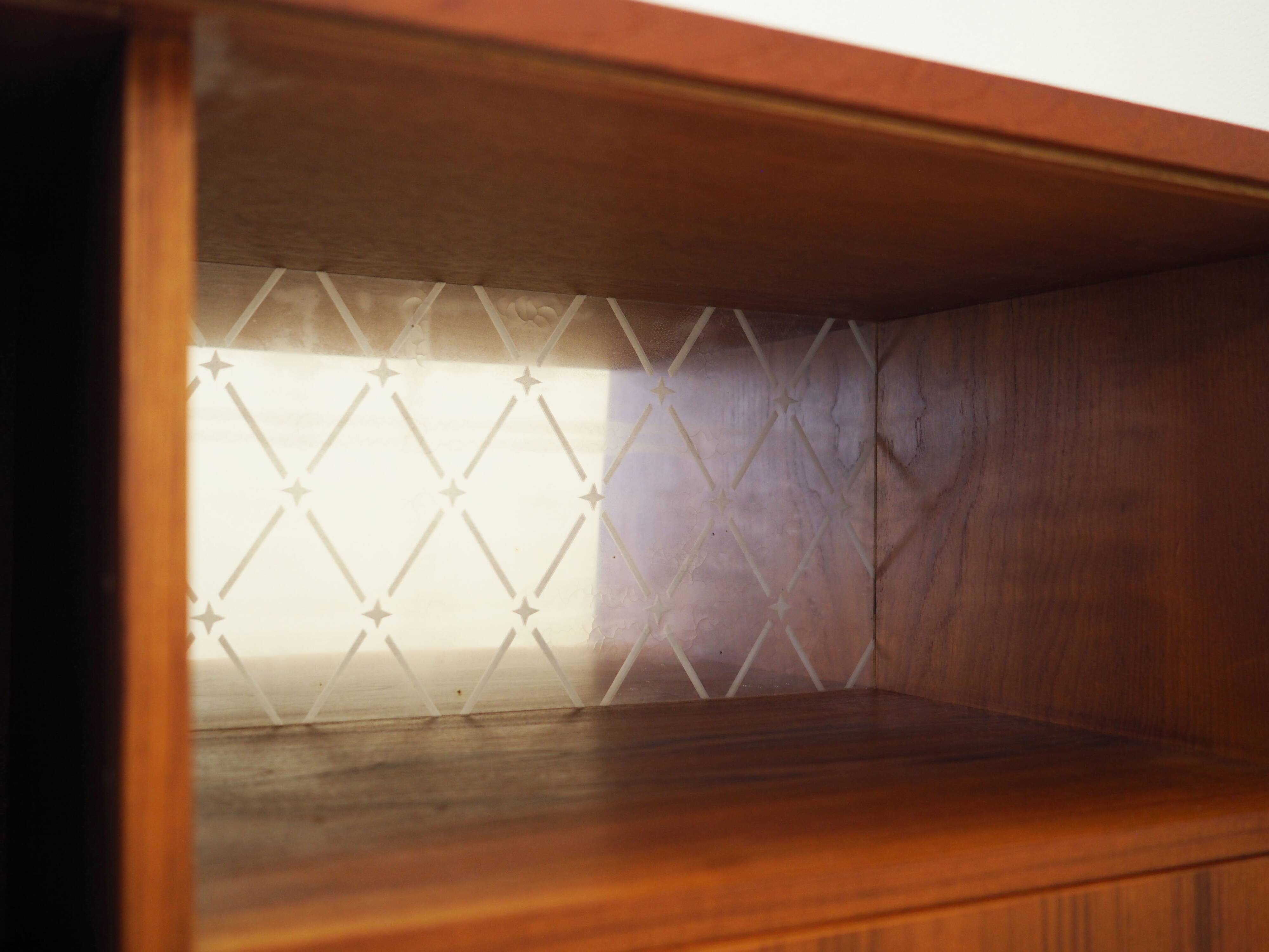 Buffet haut en teck, design danois, années 1960, production : Danemark